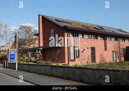 Market Draytons Niedrigenergie-, £2m, Polizeistation, die mit einem grünen Sedum Dach, Sonnenkollektoren und hohe Isolation dicken gebaut Stockfoto