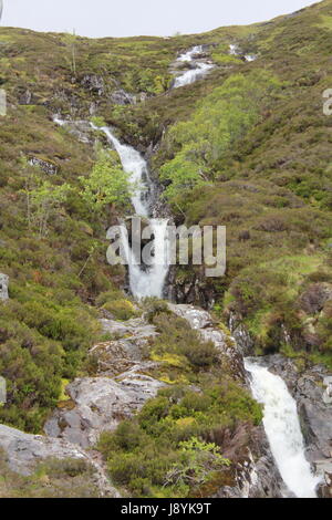 Wasserfall im Hochland Stockfoto