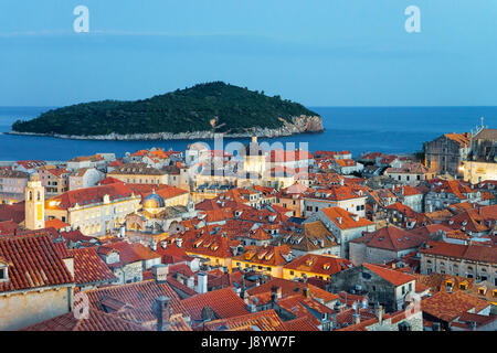 Adriatische Meer und die Altstadt mit Sankt Blasius Kirche, Dubrovnik, Kroatien Stockfoto