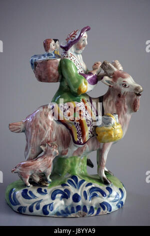 Antike Staffordshire Pearlware Töpferei Abbildung die Schneider Frau auf eine Ziege 18 C Stockfoto