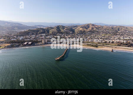 Luftaufnahme des historischen Ventura Pier und dem Pazifischen Ozean in Südkalifornien. Stockfoto