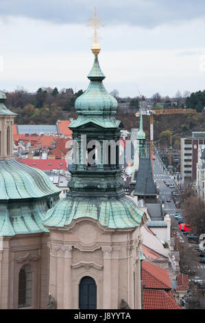 Turm auf einem Gebäude in Prag, Tschechoslowakei Stockfoto