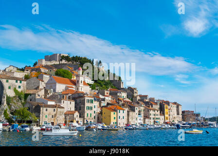 St Michaels Festung auf Hügel, Dolac Nachbarschaft, Sibenik, Dalmatien, Kroatien Stockfoto