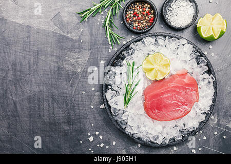 Rohen Thunfisch-steak Stockfoto