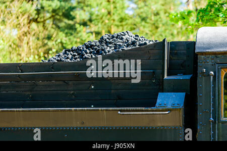 Oldtimer Dampflokomotive Lokomotive Modell E2 aus dem Jahre 1909. Detail der Ausschreibung und Kohle. Stockfoto