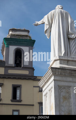 Piazza Dante, Neapel, Marmorstatue von Dante Alighieri Stockfoto