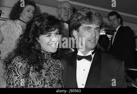 Rosemarie Ford, TV-Gameshow Gastgeberin und Graham Bickley, Schauspieler, besuchen Sie den britischen Videogram Awards in London, England am 18. Oktober 1990. Stockfoto