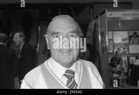 Herr Roy Mason, ehemaliger Staatssekretär für Nordirland und Labour Party Parlamentsmitglied für zentrale Barnsley, besucht am Parteitag in Brighton, England am 1. Oktober 1991. Stockfoto