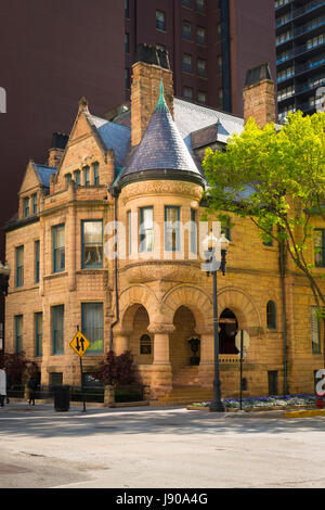 Chicago, Illinois in der Nähe von North Seite 25 East Erie Kabel Haus socialite Lösegeld R Kabel gebaut 1886 design Cobb & Frost Büros Driehaus Capital Management Stockfoto