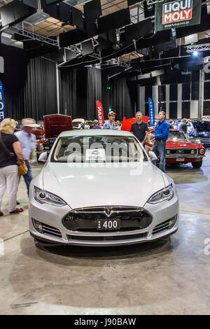 Front View Tesla Model S Elektro-Auto auf dem Display Tamworth Australia. Stockfoto