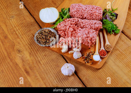 Nahaufnahme von gehacktem Schweinefleisch mit Zwiebel gehackt Schweinefleisch Stockfoto