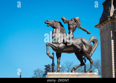 Chicago Illinois Grant Park Gatekeeper Congress Plaza kroatischen geborene Bildhauer Künstler Ivan Mestrovic Equestrian Indianer 1928 Bowman & Spearman unbewaffnet Stockfoto