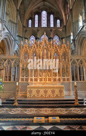 ELY, Großbritannien - 26. Mai 2017: Das Innere der Kathedrale - Altar Stockfoto