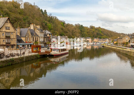 Le Port de Dinan, Frankreich. Departement Bretagne in Frankreich. Stockfoto