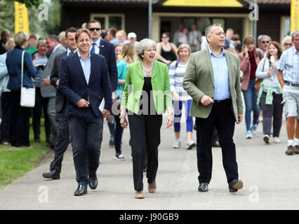 Premierminister Theresa Mai General Wahlkampf Besuch The Royal Bath und Westerscheinen nahe Shepton Mallet in Somerset. Stockfoto