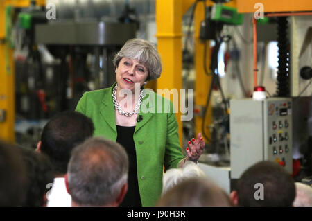 Premierminister Theresa May spricht bei einer allgemeinen Wahl Kampagne besuchen, überqueren auf ungeraden nach unten, in der Nähe von Bath in Somerset. Stockfoto