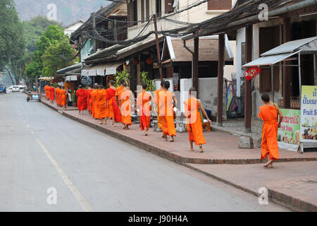 Mönchen Almosen in Luang Prabang Laos Stockfoto