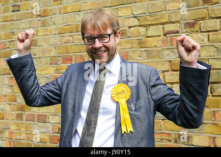 London, UK. 31. Mai 2017. George Turner, Kandidat der Liberal Democrats für Vauxhall. Nick Clegg enthüllt eine neue, schlagkräftige Plakat Angriff auf Theresa May Entscheidung, kostenloses Schulessen und ersetzen sie Frühstück kostete bei nur 7p. Bildnachweis: Dinendra Haria/Alamy Live-Nachrichten Stockfoto