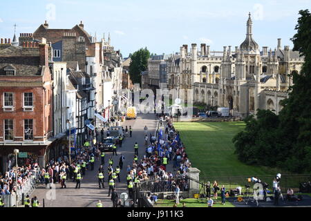 Cambridge, UK. 31. Mai 2017. Pro-EU-Protest vor dem Senat-Haus in Cambridge, kurz vor der BBC Wahldebatte. Bildnachweis: Ben Grant/Alamy Live-Nachrichten Stockfoto