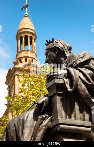 Statue der Königin Victoria und Rathaus, Sydney, Australien Stockfoto