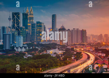 Kuala Lumpur. Stadtbild Bild von Kuala Lumpur, Malaysia während des Sonnenuntergangs. Stockfoto