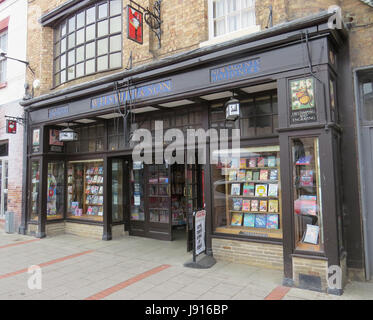 WH SMITH-Shop in Newtown, Powys, da wieder sein ursprüngliches Aussehen von 1928, in der Feier der Gründung der Firma in der Stadt im Jahr 1792. Foto: Tony Gale Stockfoto