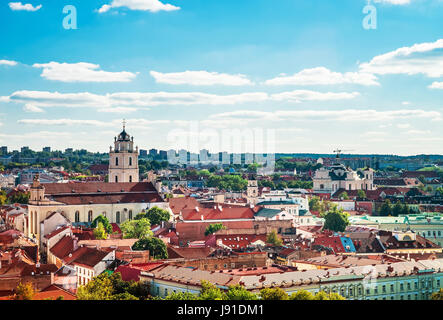 Panoramablick auf Vilnius Stadtbild und Kirchen, Litauen. Stockfoto