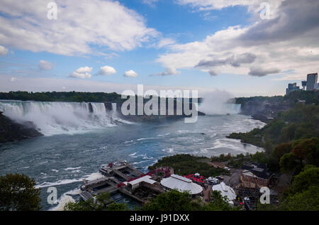 Niagara Falls-Blick vom kanadischen Seite Stockfoto