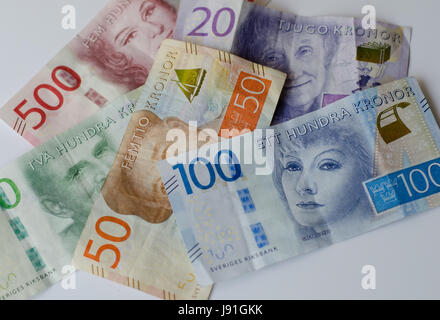 Svensk Valuta Närbild På Vit Bakgrund. 20 50 100 200 500 Kronen. Schwedische Währung Closeup auf weißem Hintergrund Stockfoto