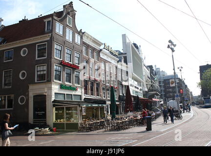 Frühling am Morgen am Rembrandtplein, Innenstadt von Amsterdam, Niederlande. Stockfoto