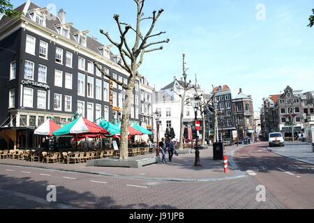 Frühling am Morgen am Rembrandtplein, Innenstadt von Amsterdam, Niederlande. Stockfoto