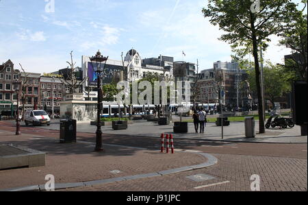 Frühling am Morgen am Rembrandtplein, Innenstadt von Amsterdam, Niederlande. Stockfoto