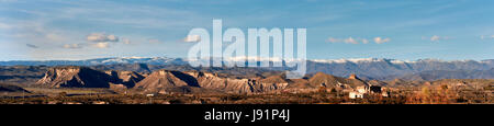 Panorama von Tabernas-Wüste, eine der am meisten einzigartigen Wüsten der Welt. Die einzige europäische Wüste und eines der berühmten Wahrzeichen in Spanien. Andalusien Stockfoto