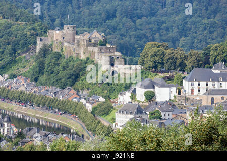 Luftbild Bouillon mit mittelalterlichen Burg entlang Fluss Semois in den belgischen Ardennen Stockfoto