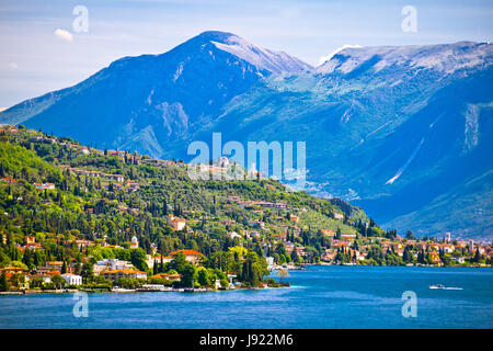 Lago di Garda in der Nähe von Gardone Riviera Ansicht, Region Lombardei Stockfoto
