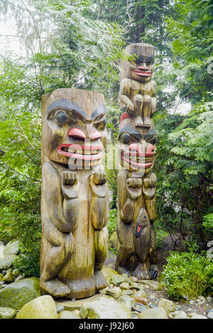 Totempfähle im Capilano Suspension Bridge Park Kanada Stockfoto