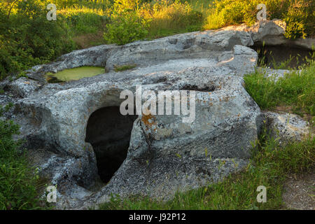 Stadt Bakla in Bakhchysarai Raion, Crimea Höhle. Stockfoto