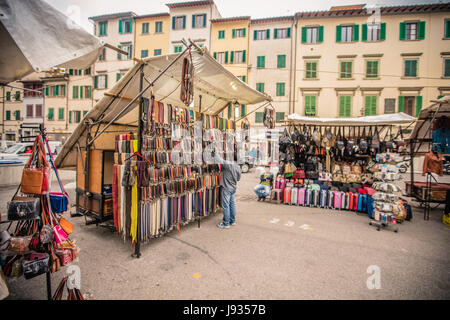 Florenz, Italien--4 NOVEMBER 2015--errichtet im Jahre 1874, überdachte Mercato Centrale (Central Market) in Florenz, Italien, wurde im Frühjahr 2014 wiederbelebt Stockfoto