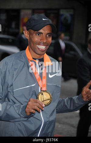 MEB Keflezighi, 2009 ING New York City Marathon Sieger an der Ed Sullivan Theater für einen Auftritt in der Late Show with David Letterman in New York City. 2. November 2009... Bildnachweis: Dennis Van Tine/MediaPunch Stockfoto