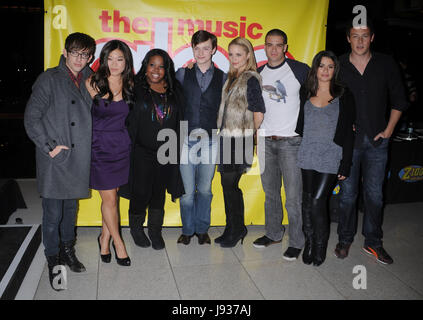 Kevin McHale, Jenna Ushkowitz, Amber Riley, Chris Colfer, Dianna Agron, Mark jährlicher. Lea Michele und Cory Monteith an der Glee Season One cd release am Grenzen Columbus Circle in New York City. 3. November 2009... Bildnachweis: Dennis Van Tine/MediaPunch Stockfoto