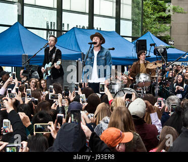 New York City, NY, USA. 29. Mai 2017. Niall Horan führt auf NBC "Today" Show Konzertreihe am Rockefeller Plaza. Stockfoto