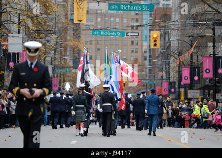 Vancouver, BC, Kanada. 11. November 2016. Der Remembrance Day Parade am Platz des Sieges in der Innenstadt von Vancouver. Joe Ng/Alamy Live-Nachrichten Stockfoto