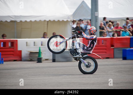 Steve Colley Stuntfahrer auf dem Gas Gas Fahrrad Motorrad World Show in Beaulieu Motor Museum 2008 Stockfoto