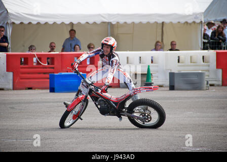 Steve Colley Stuntfahrer auf dem Gas Gas Fahrrad Motorrad World Show in Beaulieu Motor Museum 2008 Stockfoto