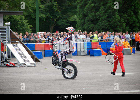 Steve Colley Stuntfahrer auf dem Gas Gas Fahrrad Motorrad World Show in Beaulieu Motor Museum 2008 Stockfoto