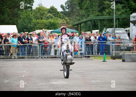 Steve Colley Stuntfahrer auf dem Gas Gas Fahrrad Motorrad World Show in Beaulieu Motor Museum 2008 Stockfoto