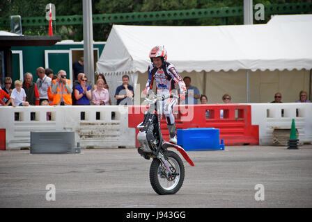 Steve Colley Stuntfahrer auf dem Gas Gas Fahrrad Motorrad World Show in Beaulieu Motor Museum 2008 Stockfoto