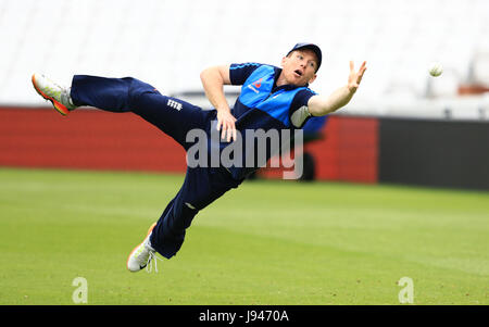 Englands Kapitän Eoin Morgan während der Netze-Sitzung auf das Oval, London. Stockfoto