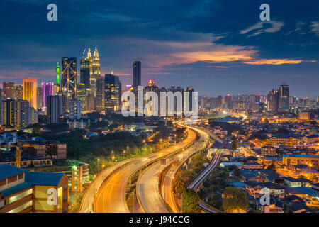 Kuala Lumpur. Stadtbild Bild von Kuala Lumpur, Malaysia während des Sonnenuntergangs. Stockfoto