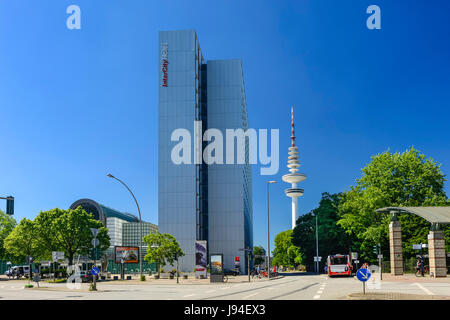 Messehallen. InterCity Hotel und TV Tower in Hamburg, Deutschland Stockfoto